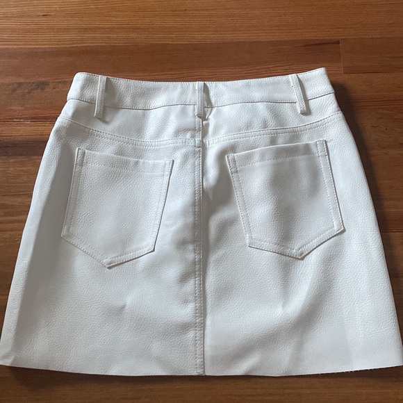 NWT forever 21 faux leather cream skirt - Picture 3 of 3